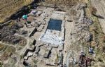 Elazığ`da fidan dikmek için tarlasını kazan adam Roma döneminden kalma 84 m2`lik taban mozaiği keşfetti