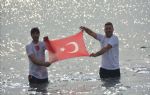 Bitlis`te kış şenliği! Dondurucu soğuğa rağmen Van Gölü`nde denize girdiler