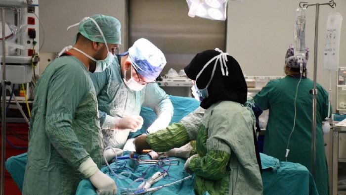 Yozgat Şehir Hastanesi`nde başarılı operasyon! Yaşlı kadından 15 santimlik kitle çıkarıldı...