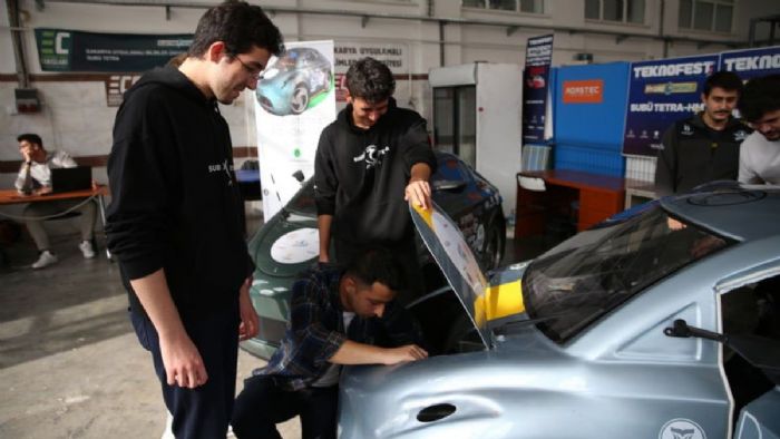 Sakarya`da geleceğin mühendis adayları, yarış araçlarıyla uluslararası başarı amaçlıyor