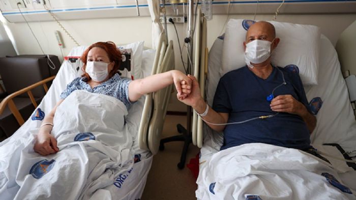 Antalya`da 43 yıllık eşinin böbreği ile hayata tutundu