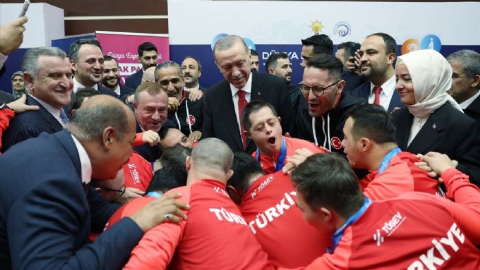 Cumhurbaşkanı Erdoğan`ın Futsal Milli Takımı ile eğlenceli anları