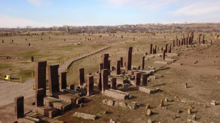 Bitlis`teki Selçuklu mezarlığına ziyaretçi akını
