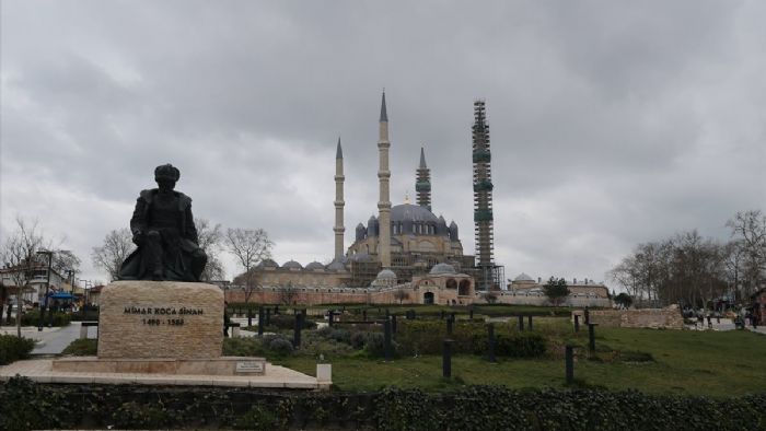 Gül suyu ile kokulandırıldı: Edirne`deki selatin camileri Ramazan`a hazır