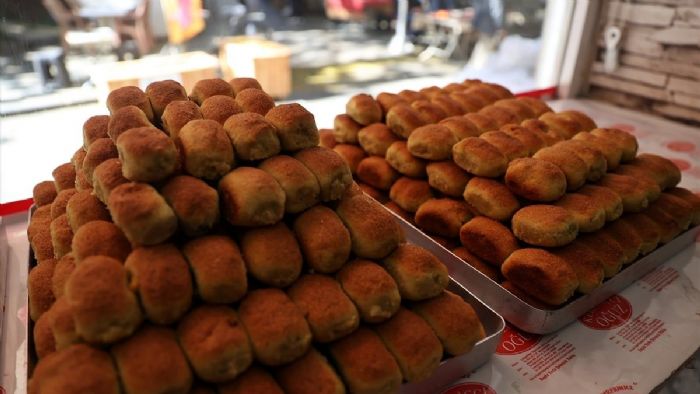 Mersin`de Ramazan sofralarının tescilli lezzeti kerebiç mesaisi başladı