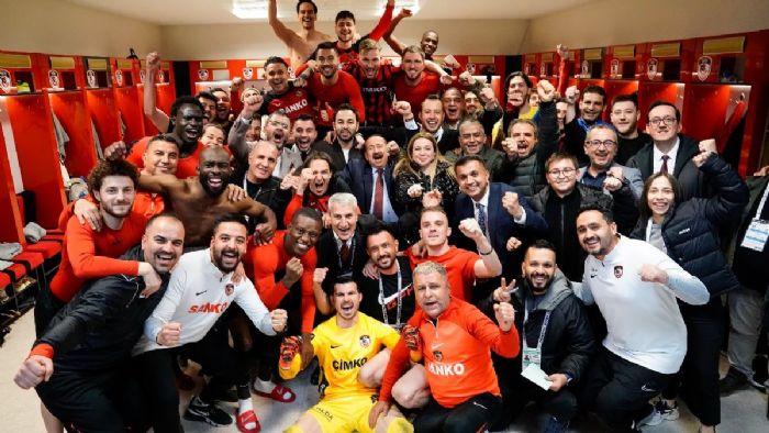 Beşiktaş`ı yenen Gaziantep FK`den galibiyet paylaşımı