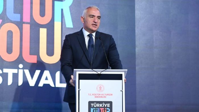 Bakan Ersoy: Türkiye`ye festival iklimi yaşatacağız