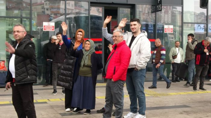 Tatilin son gününde Trabzon Şehirlerarası Otobüs Terminali?nde yoğunluk