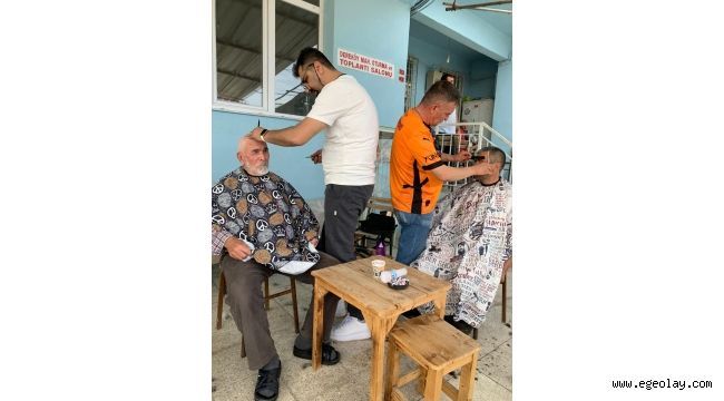 Bergama`da ihtiyaçlı insanların  saçları ücretsiz kesiliyor