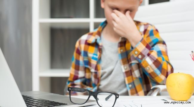 Göz kuruluğu şikayeti çocukluk yaşına indi