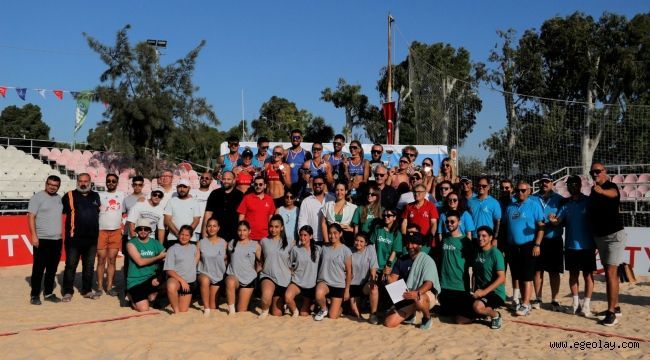 Plaj voleybolunun kalbi İzmir?de attı
