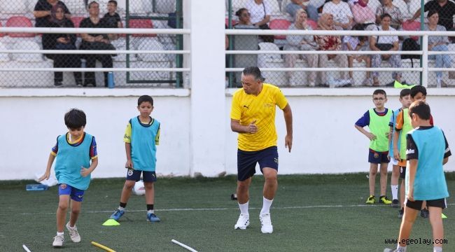 Profesyonel futbolculardan Bucalı genç yeteneklere futbol dersi