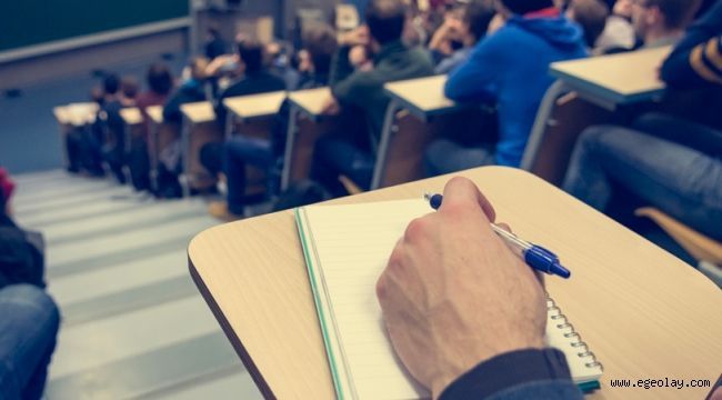 Üniversitede staj süresi uzuyor. 7 pilot ilde staj süresi 20 günden en az bir döneme çıkarılacak