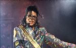 Michael Jackson`ın müzik kataloğunun yarısı 600 milyon dolara satıldı