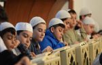 Üsküdar`da çocuklar, aileleriyle camide mukabeleye katılıyor